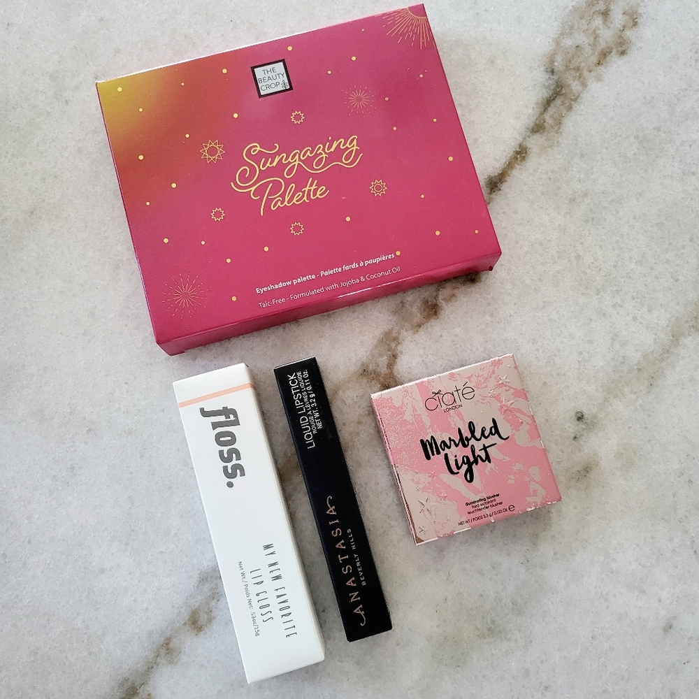 MAKEUP BUNDLE - Picture 1 of 3